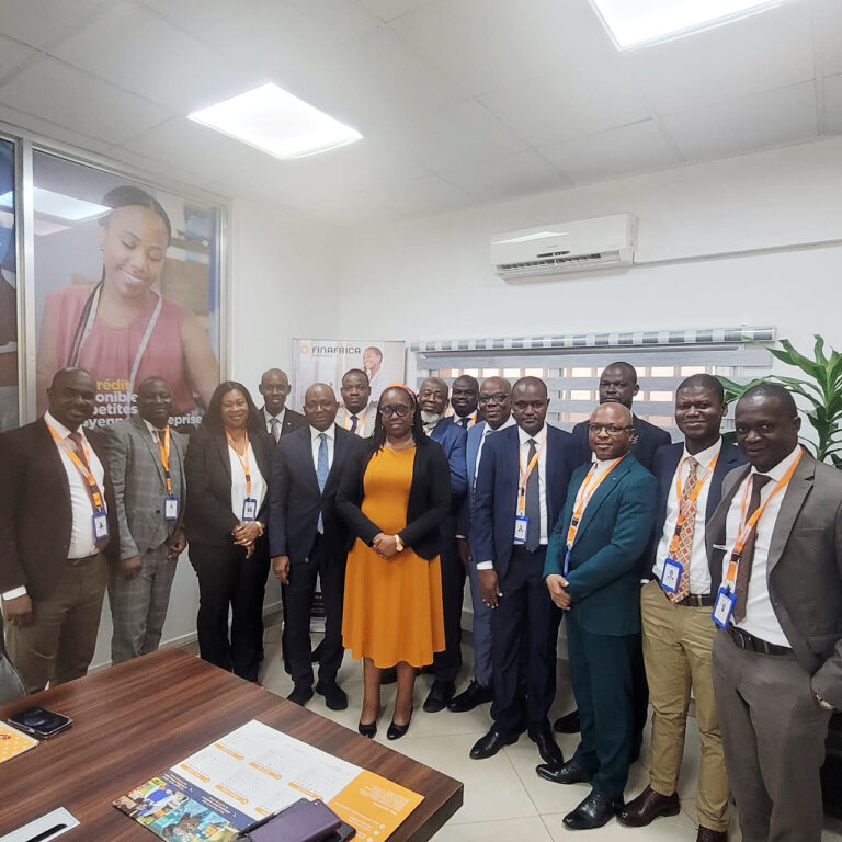 Photo avec la DG du groupe FINAFRICA